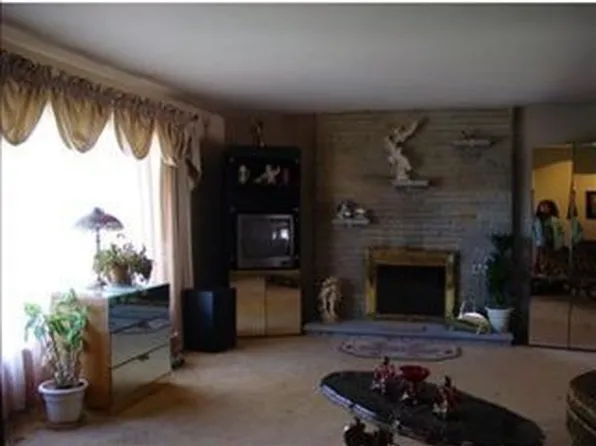 15 Crescent Dr, Monessen, PA 15062