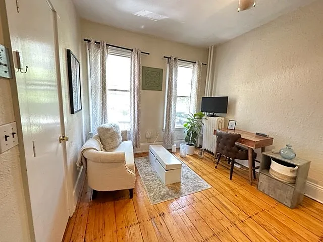 1 bed, 300 sqft, $2,300 — Photo 2