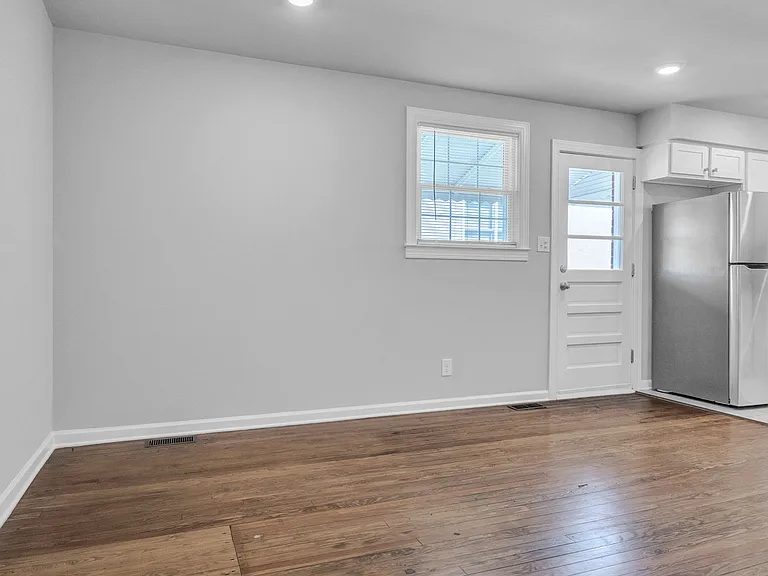485 N Fairview Ave — Photo 7