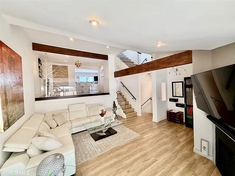 21545 Erwin St #105 — Photo 2