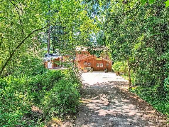 3rd image of 2317 E Beaver Lake Drive SE