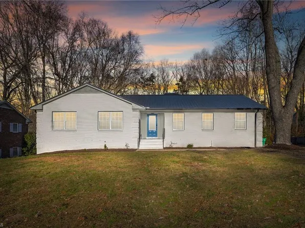 1222 Kensington Dr, High Point, NC 27262