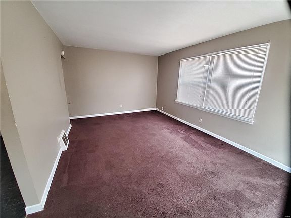 2nd image of 621 Pemberton Pl