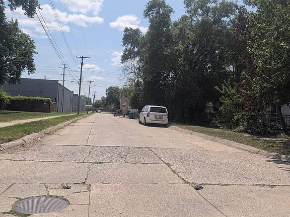 4th image of 11441 Fisher Ave