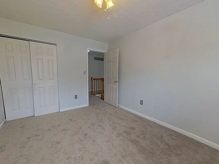 110 Hershey Cir — Photo 8