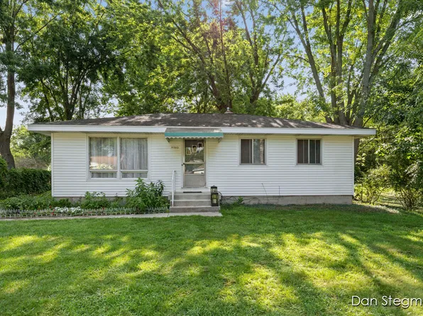 4052 Canal Ave SW, Grandville, MI 49418