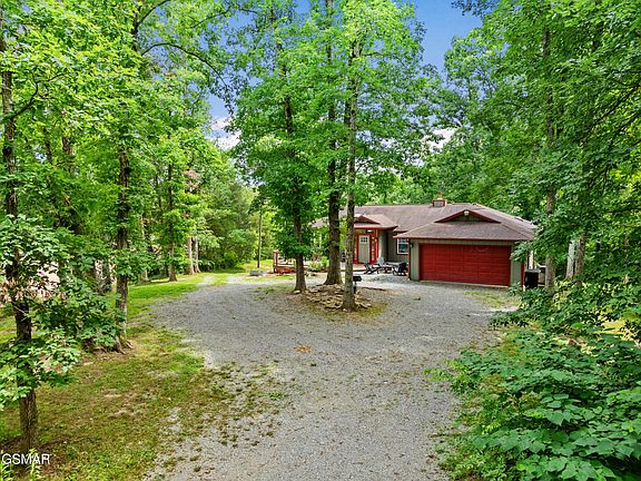 4th image of 240 Bob Hollow Rd