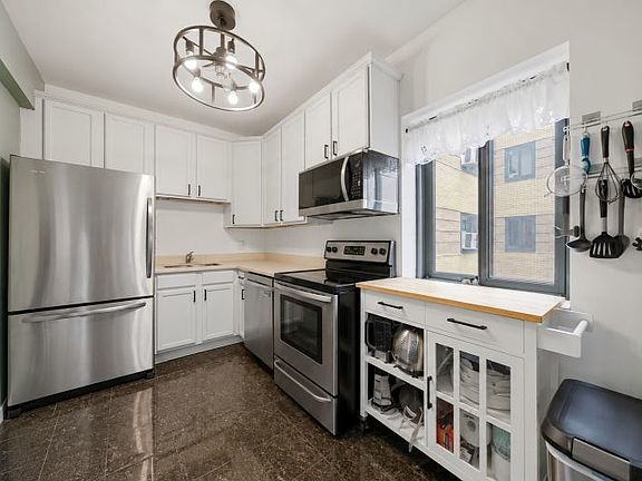 3rd image of 5044 N Marine Dr #7-A