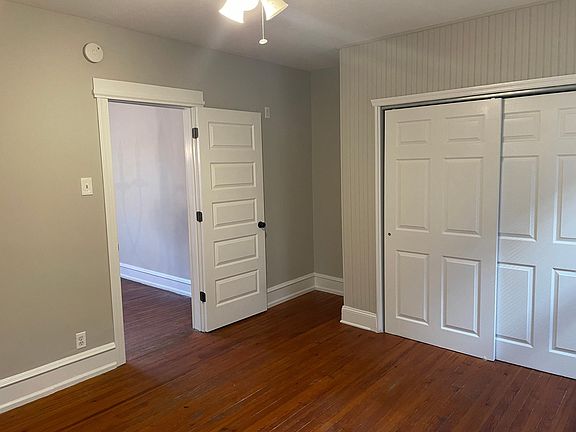 Bedroom w/ large closet