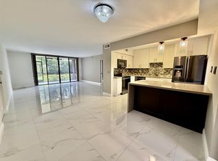7564 Regency Lake Dr APT 102, Boca Raton, FL 33433