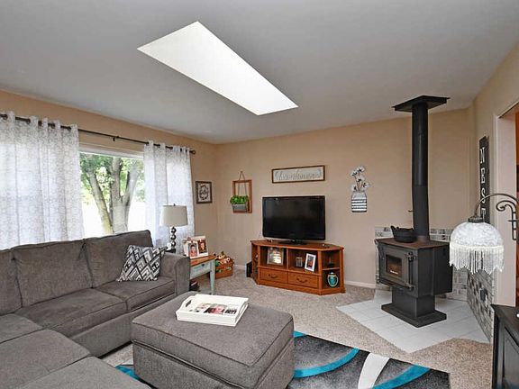 4th image of 707 Holbrook Ave