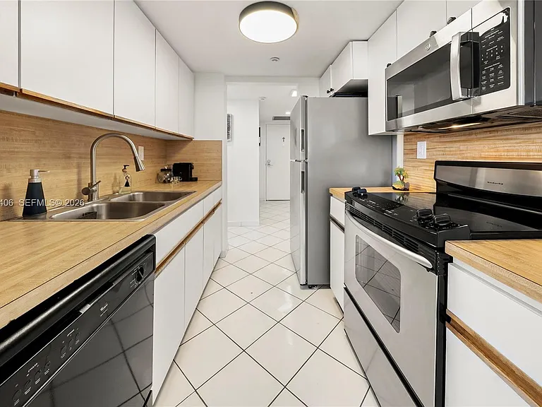 2555 Collins Ave #2402 — Photo 11