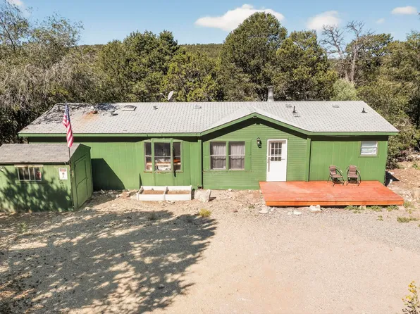 8 Rampart Rd, Tijeras, NM 87059