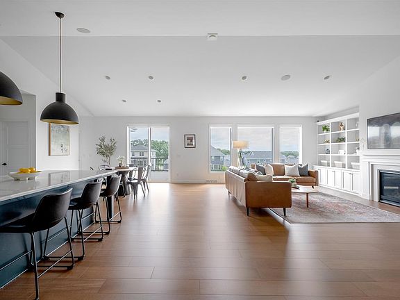 3rd image of 529 Rustic Rise Way