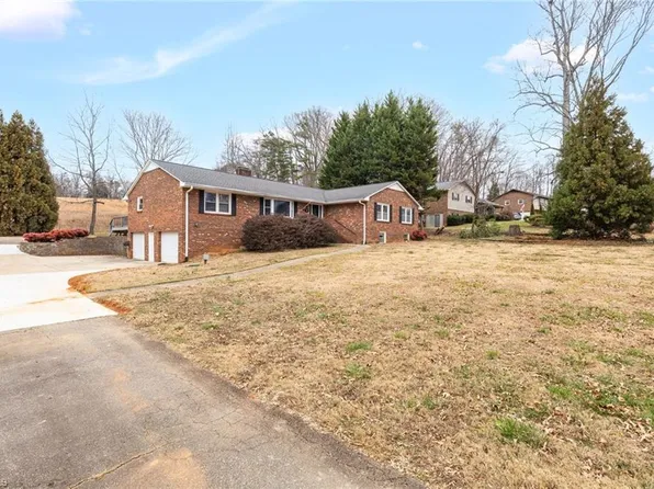 1175 Whispering Pines Dr, Kernersville, NC 27284