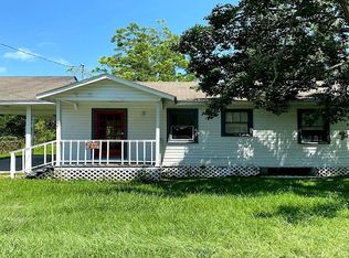 1304 Mantou St, Pascagoula, MS 39567