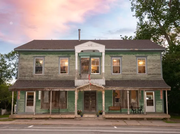 121 Water St, Shelburne, NS B0T 1W0
