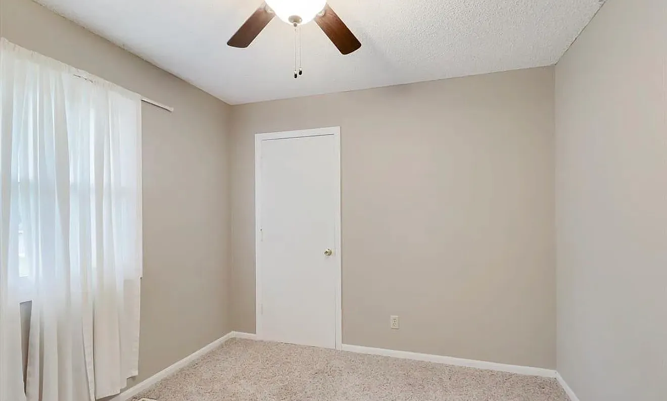 4 bed, 2.5 bath, 1800 sqft, $2,300 — Photo 3