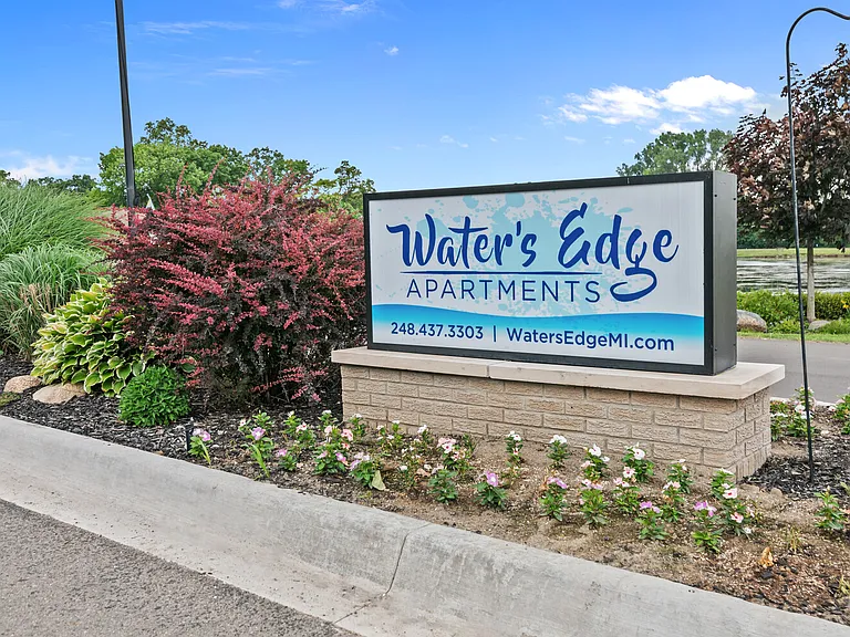 Water's Edge Apartments — Photo 17