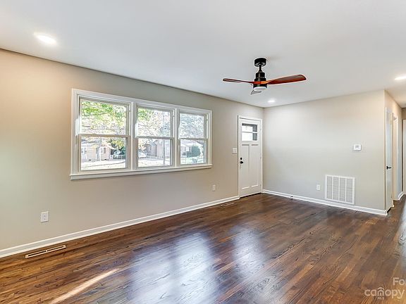 5th image of 1560 Rolling Meadow Ln