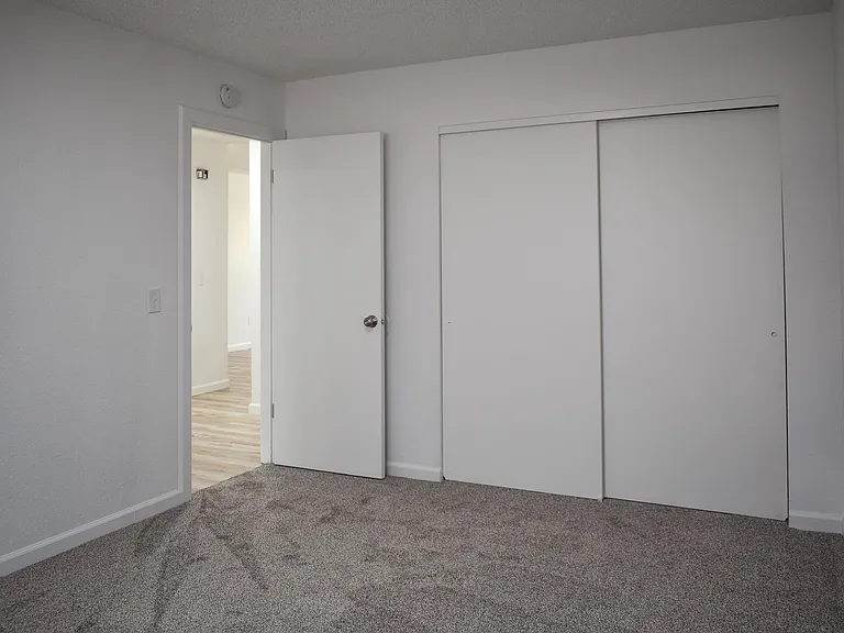 Kathy-Ann Apartments — Photo 29