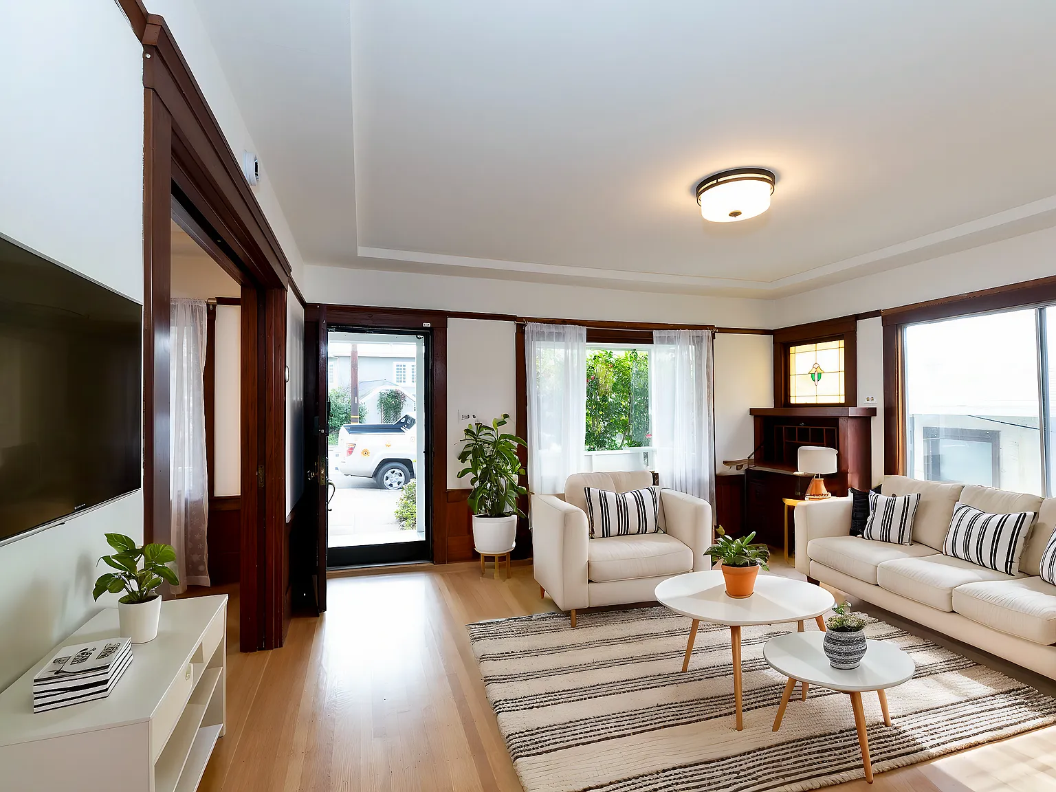 4 bed, 2670 sqft, $8,888 — Photo 3