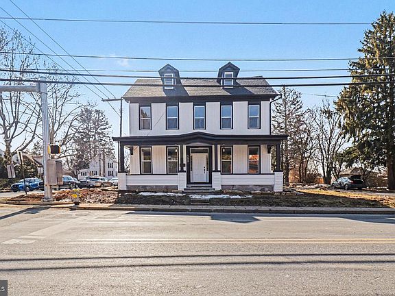 2nd image of 1006 Colebrook Rd