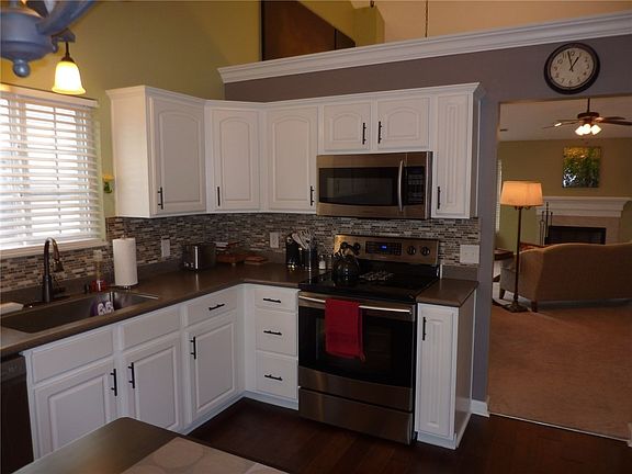 4th image of 14961 Montclair Dr