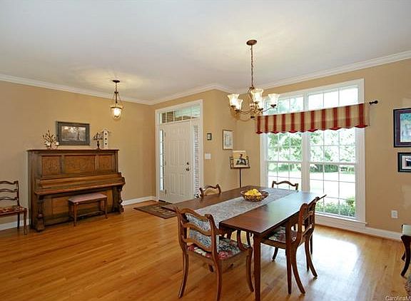 4th image of 150 Golden Oak Dr