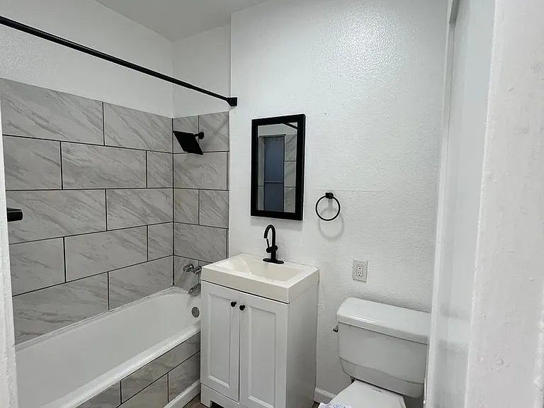 Wilton Way Apartments — Photo 22