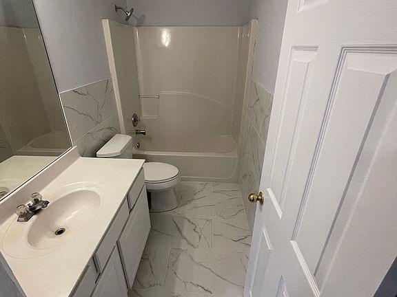 3rd image of 742 Clairidge Oak Ct