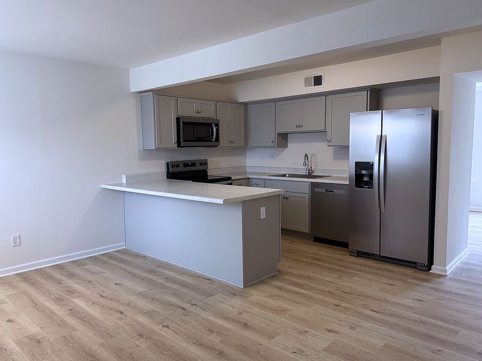 1st image of 3607 Luckylee Cres