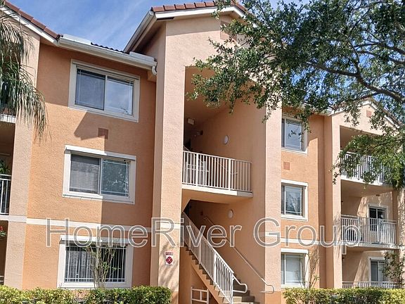 3rd image of 261 SW Palm Dr APT 303