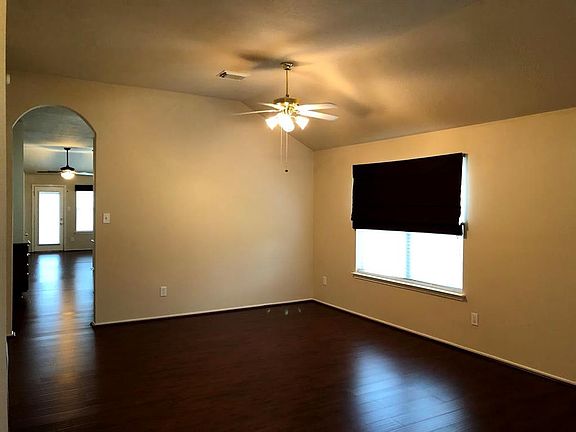 3rd image of 2104 Goldfinch Ln