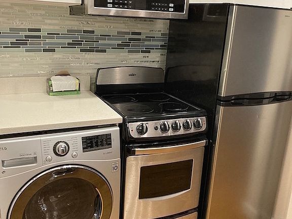 5th image of 166 E 82nd St #C3