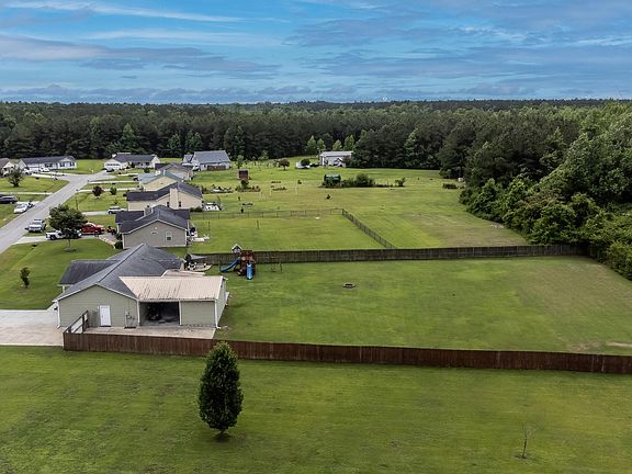 5th image of 104 Starkys Creek Court