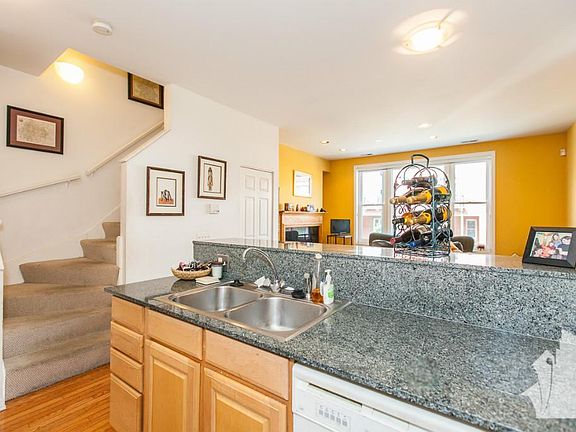 4th image of 2841 N Lincoln Ave #H5