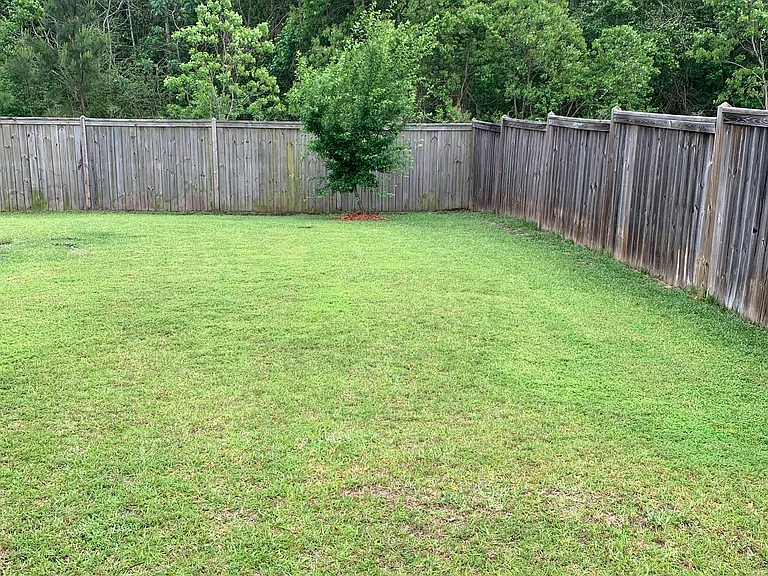 100 Hawthorne Dr — Photo 31