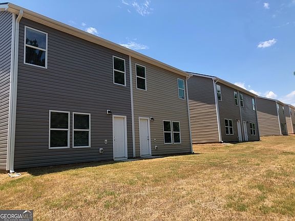 3rd image of 444 Oakwood Dr