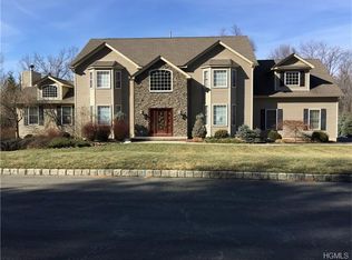 1013 Rolling Rdg, New Windsor, NY 12553