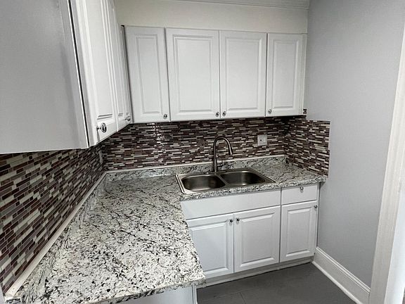2nd image of 111 Yale Ave Floor 3