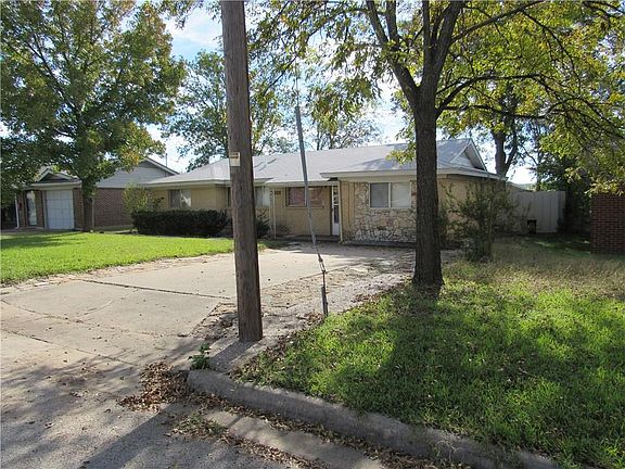 4th image of 2000 SE 21st St