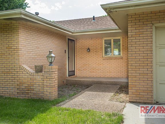 2nd image of 2921 Dorothy Dr