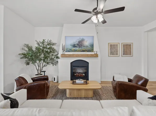 330 Bay Breeze Dr, Kyle, TX 78640