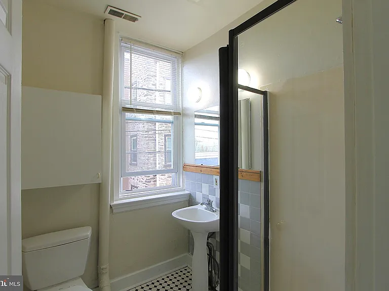 100 E Price St #1G — Photo 5