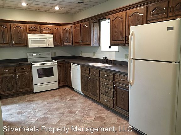 4th image of 121 1/2 Greene St #2