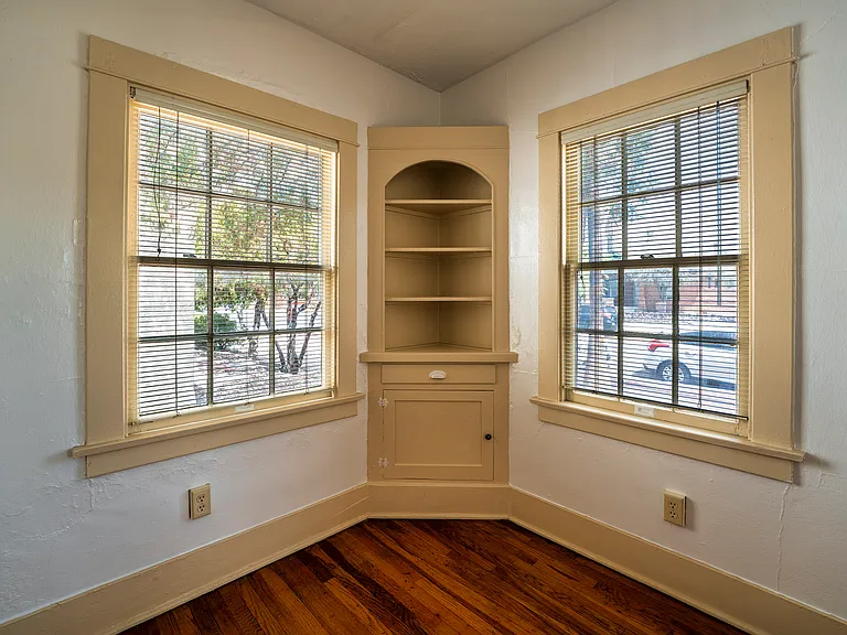 210 E 2nd St #4 — Photo 11