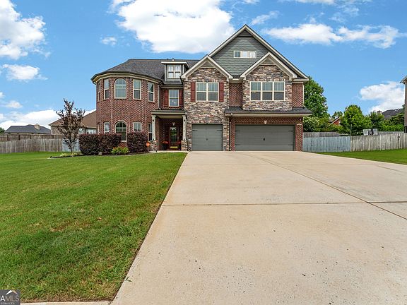 2nd image of 606 Shoshone Cir