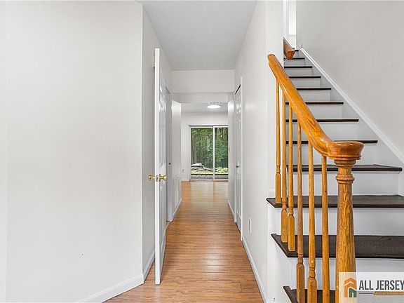 3rd image of 569 Buttonwood Dr