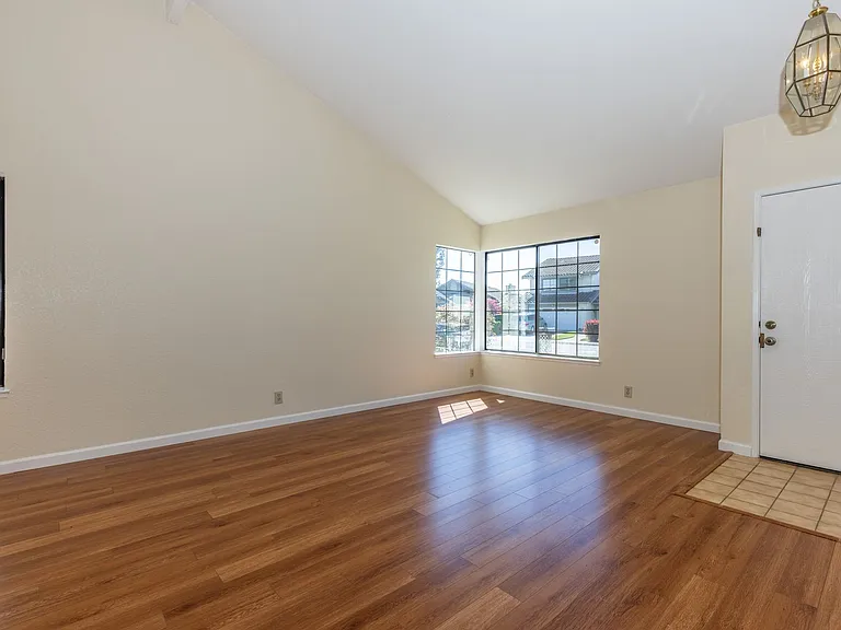32725 Hilmar St — Photo 6